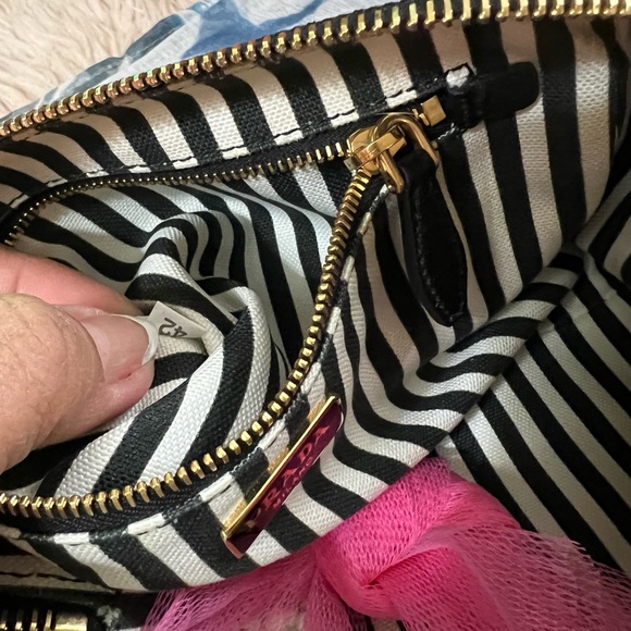 Prada pouch/toiletries - Picture 5 of 8